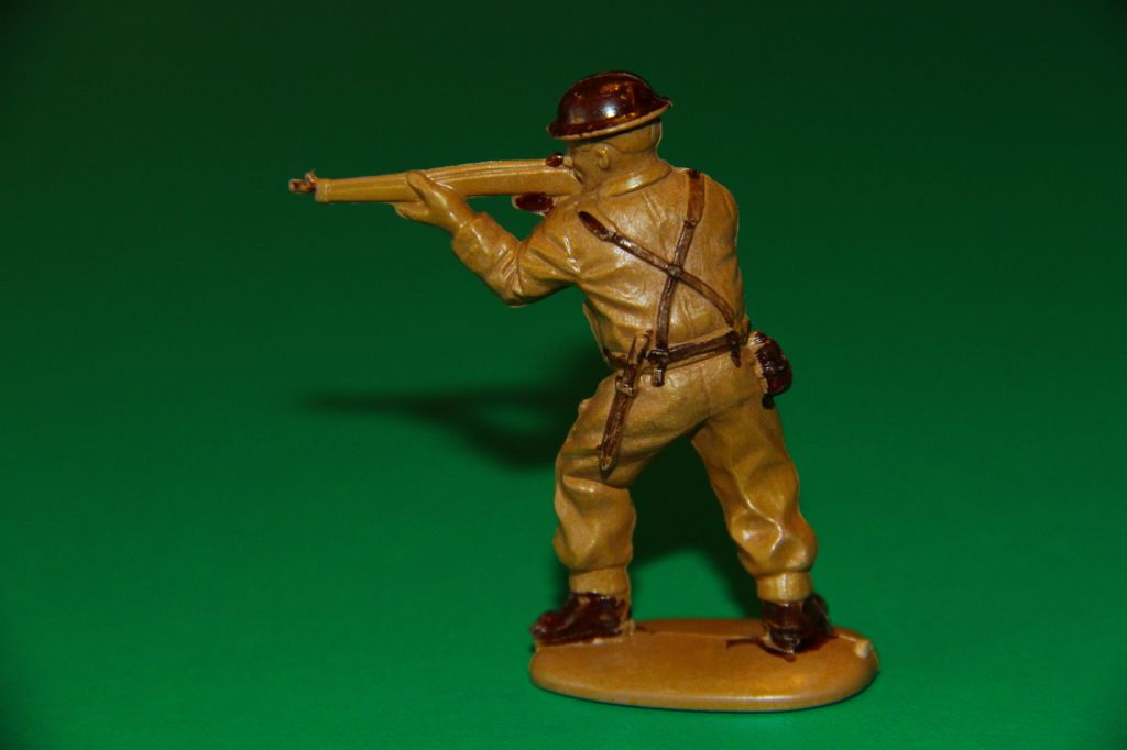 БРИТАНЕЦЬ британський морпіх солдат 54мм MATCHBOX Великобританія - фото фото фото 1