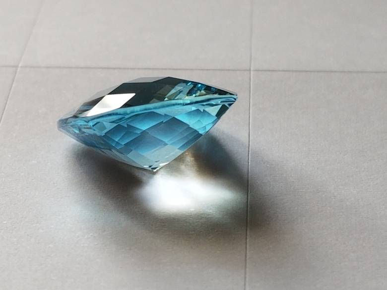 Натуральный топаз 10.86 ct  14 x 14 mm - фото фото фото 3