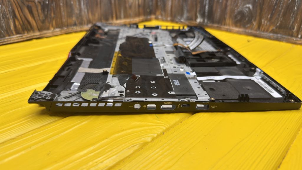 Топкейс в зборі Msi GS73  (2)  (1200) - фото фото фото 3