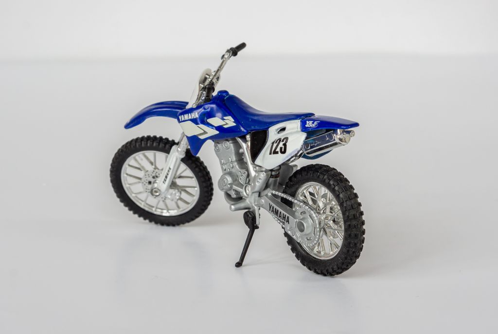 1:18 Yamaha YZ 400F #123, Maisto #39329 - фото фото фото 1