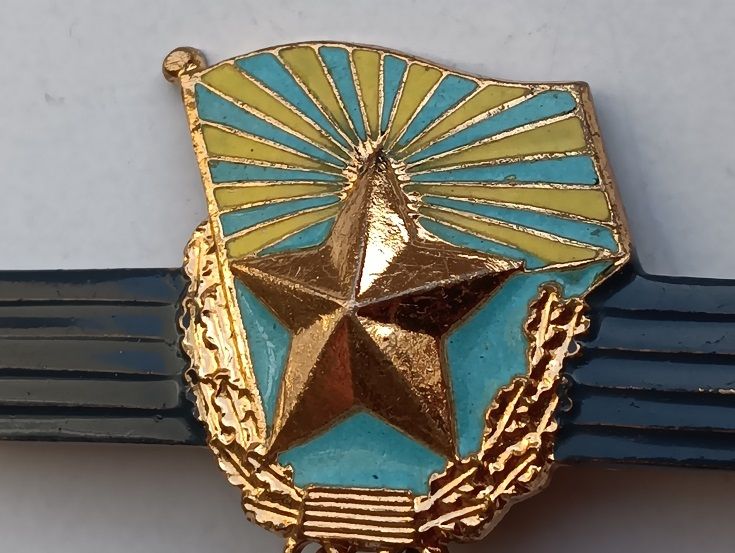 Квалификационный знак сверхсрочнослужащего.ВВС СССР.Латунь - фото фото фото 1