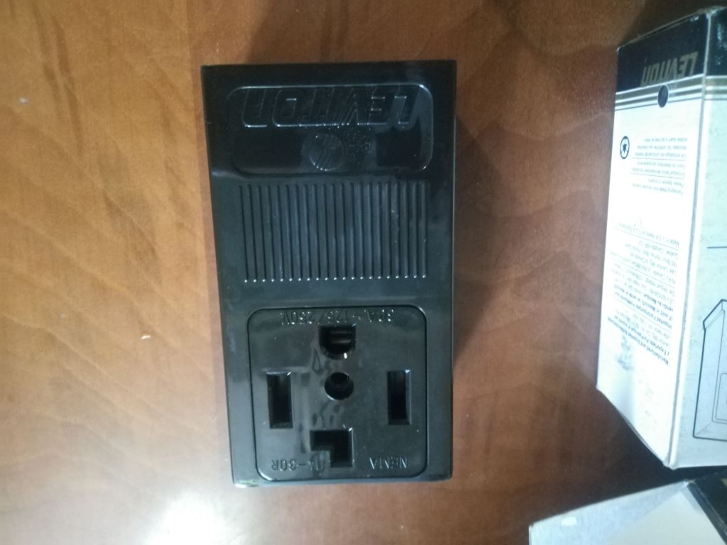 Для електромобіля розетка NEMA 14-30. LEVITON. США. - фото фото фото 3