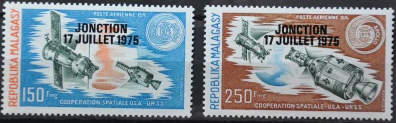 Мадагаскар Космос Союз-Аполлон 1975 Надпечатка - фото фото фото 0