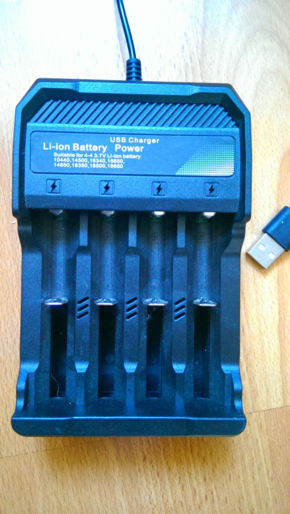 Зарядний пристрій USB Charger Li-ion Battery Power MS-5D84A - фото фото фото 0