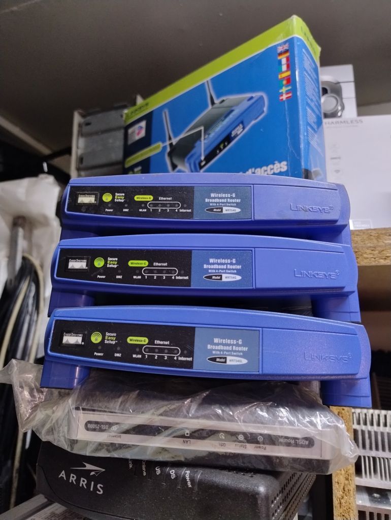 Linksys  роутер та точка доступу. Е 3 різних. Без Б. Ж. - фото фото фото 0