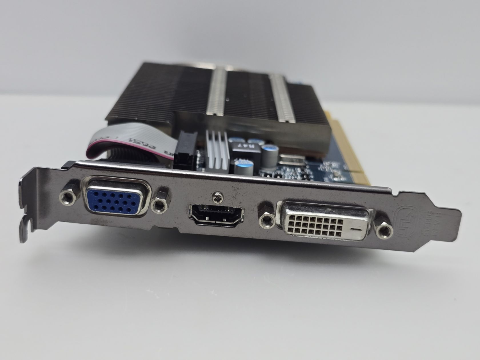 Відеокарта Sapphire Radeon HD 6570 1GB  (GDDR3,128 Bit,HDMI,PCI-Ex,Б/у) - фото фото фото 1