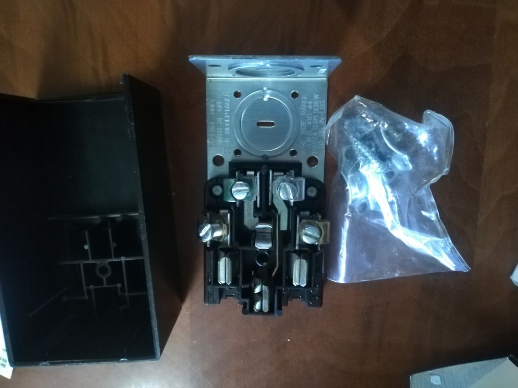 Для електромобіля розетка NEMA 14-30. LEVITON. США. - фото фото фото 2