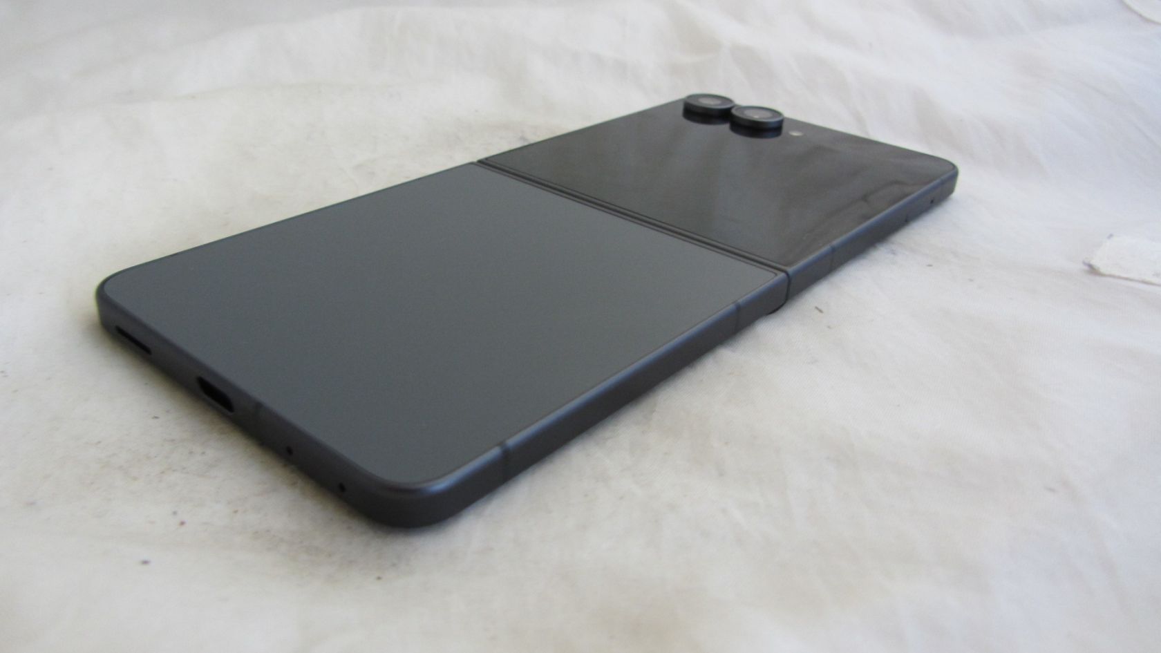 Samsung Galaxy Flip8 12/256GB Graphite   (SM-F776U) - фото фото фото 4
