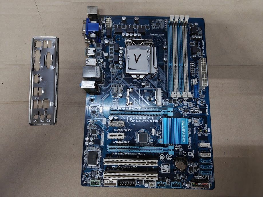 Мат. плата Gigabyte GA-Z77-DS3H LGA1155 Z77 SATA MicroATX 4DDR3 № 252201201 - фото фото фото 0