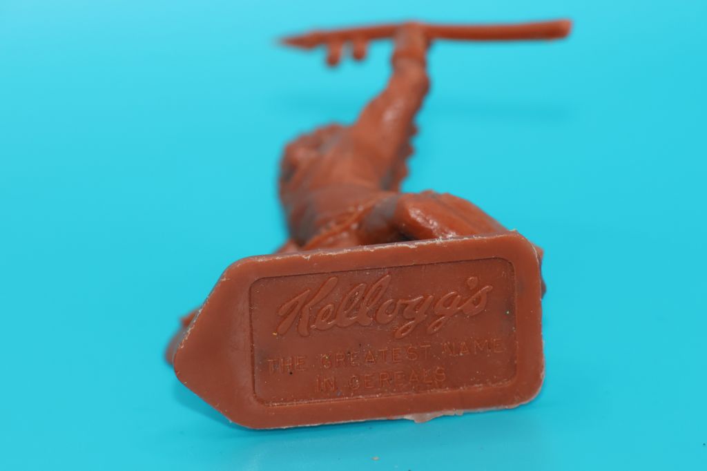 ІНДІАНЕЦЬ ВОЖДЬ ЩО ЙДЕ ІЗ СПИСОМ индеец KELLOGGS Crescent  TOY 54мм АНГЛІЯ - фото фото фото 1