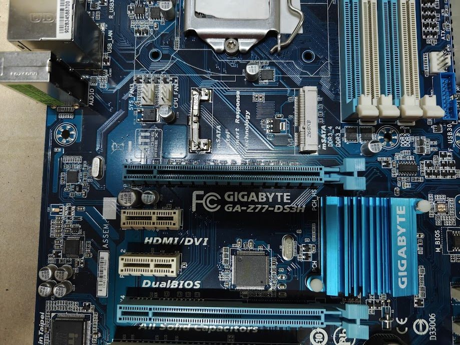 Мат. плата Gigabyte GA-Z77-DS3H LGA1155 Z77 SATA MicroATX 4DDR3 № 252201201 - фото фото фото 1