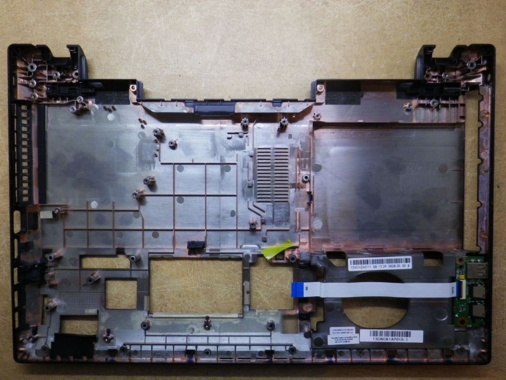 Б/У Корпус низ   (піддон) без сервісної кришки на ASUS P55V - фото фото фото 1
