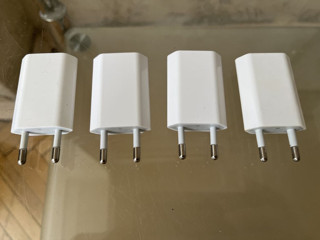 Оригинальные блоки зарядки Apple 5W USB Power Adapter      (модель A1400) - фото фото фото 0