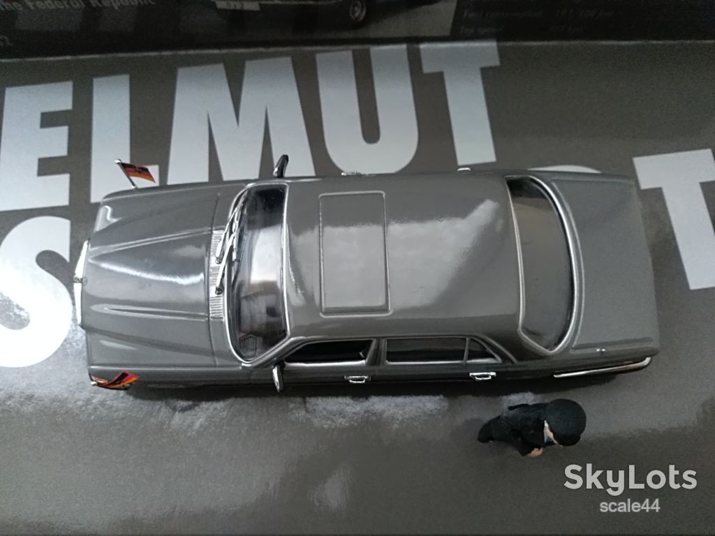 Mercedes-Benz 300SEL Helmut Schmidt 1974.Minichamps.1/43 - фото фото фото 4