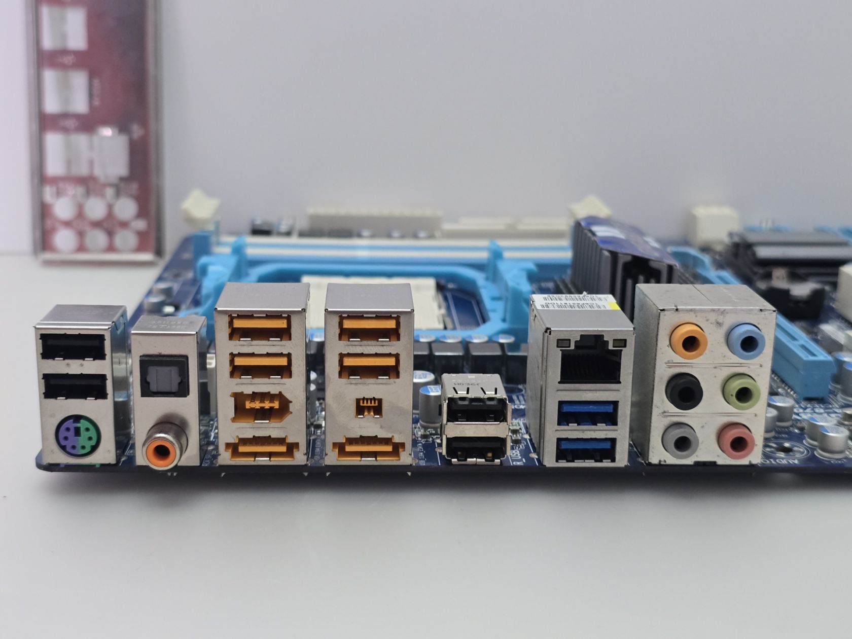 Материнська плата  sAM3 Gigabyte GA-MA870A-UD3     (Socket AM3,DDR3,б/в) - фото фото фото 1