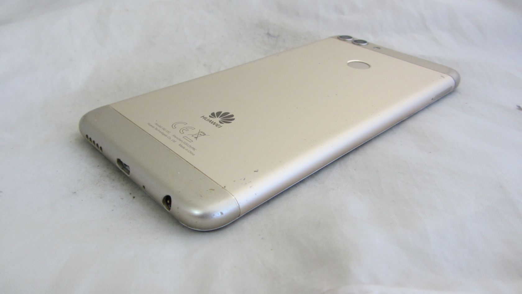 Huawei P Smart  (FIG-LX1) 3/32GB Gold - фото фото фото 4
