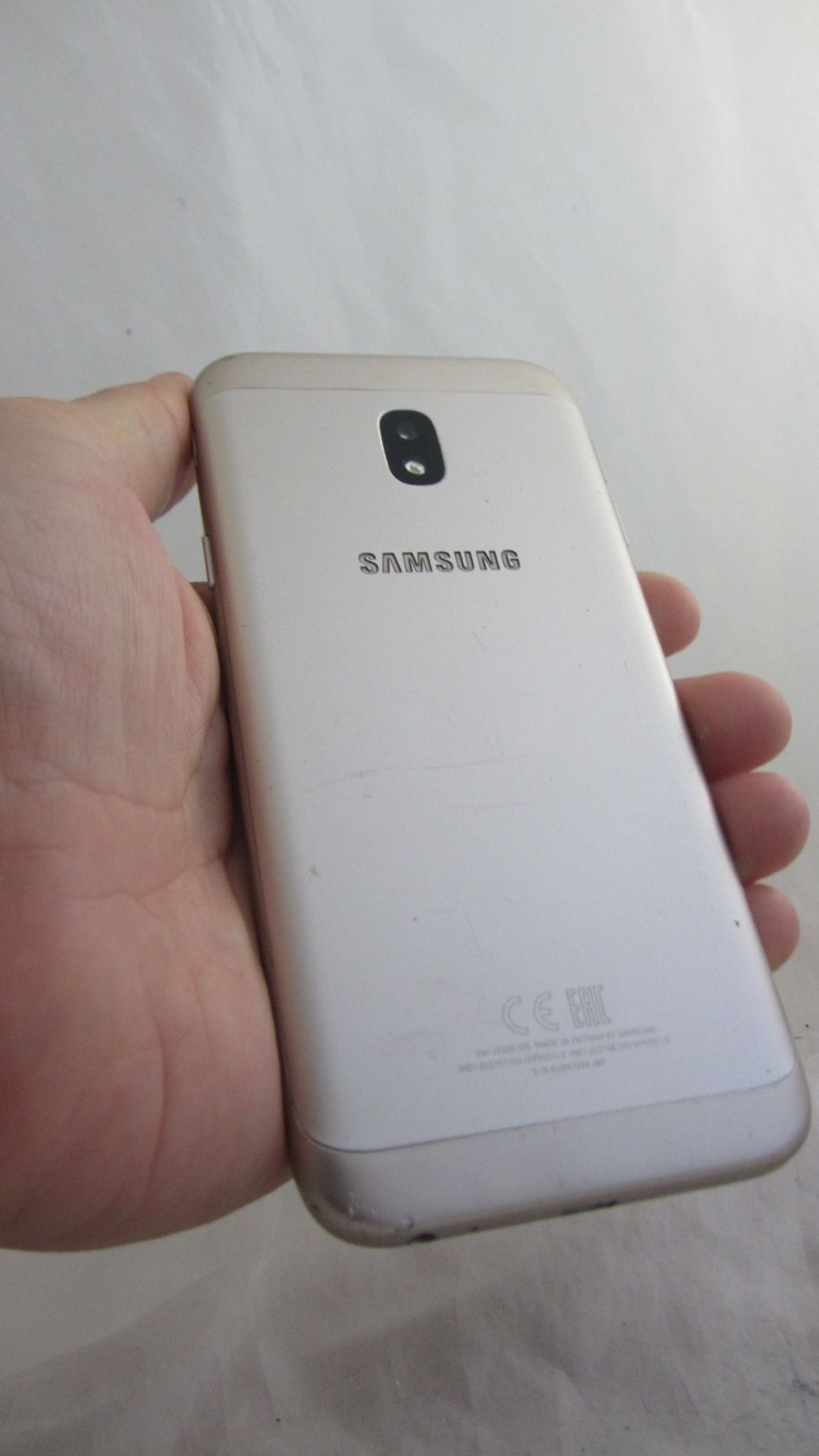 Samsung Galaxy J3  (2017)  (SM-J330F/DS) Gold - фото фото фото 3