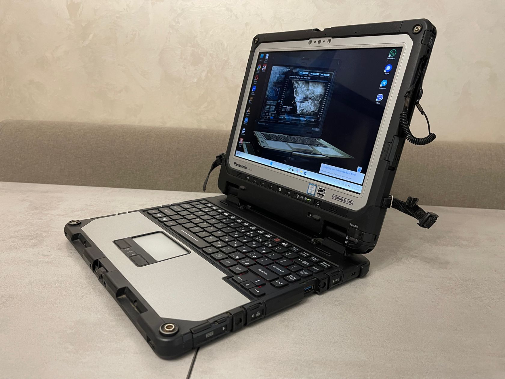 Захищений ноутбук-планшет Panasonic Toughbook CF-33, 12", i7-7600U, 16GB, 256GB, 4G LTE - фото фото фото 1