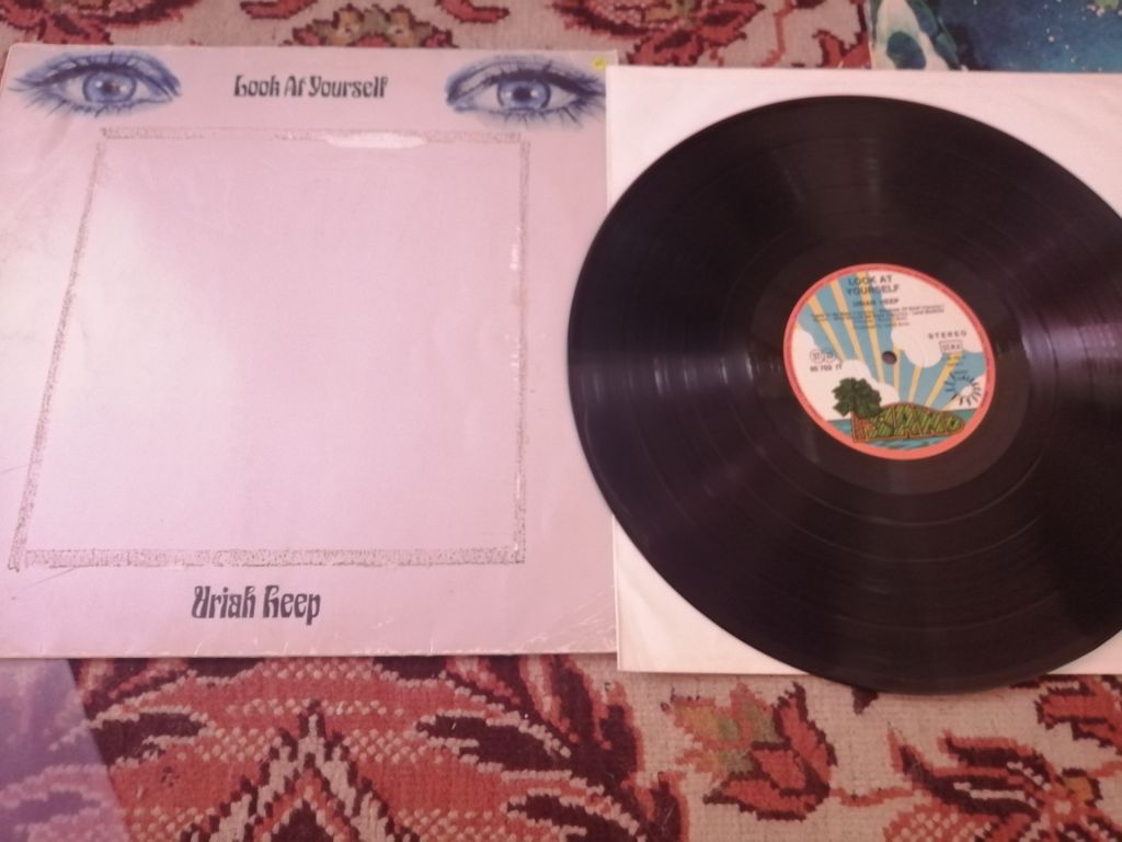 Uriah Heep- Look At Yourself                        (71/Germ/Island/85 703 IT)                      (VG/VG+) - фото фото фото 0