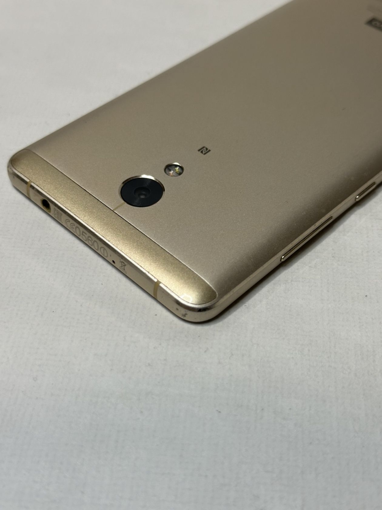 Lenovo P2  (P2a42) Gold Оригинал! 8 ядер - фото фото фото 3