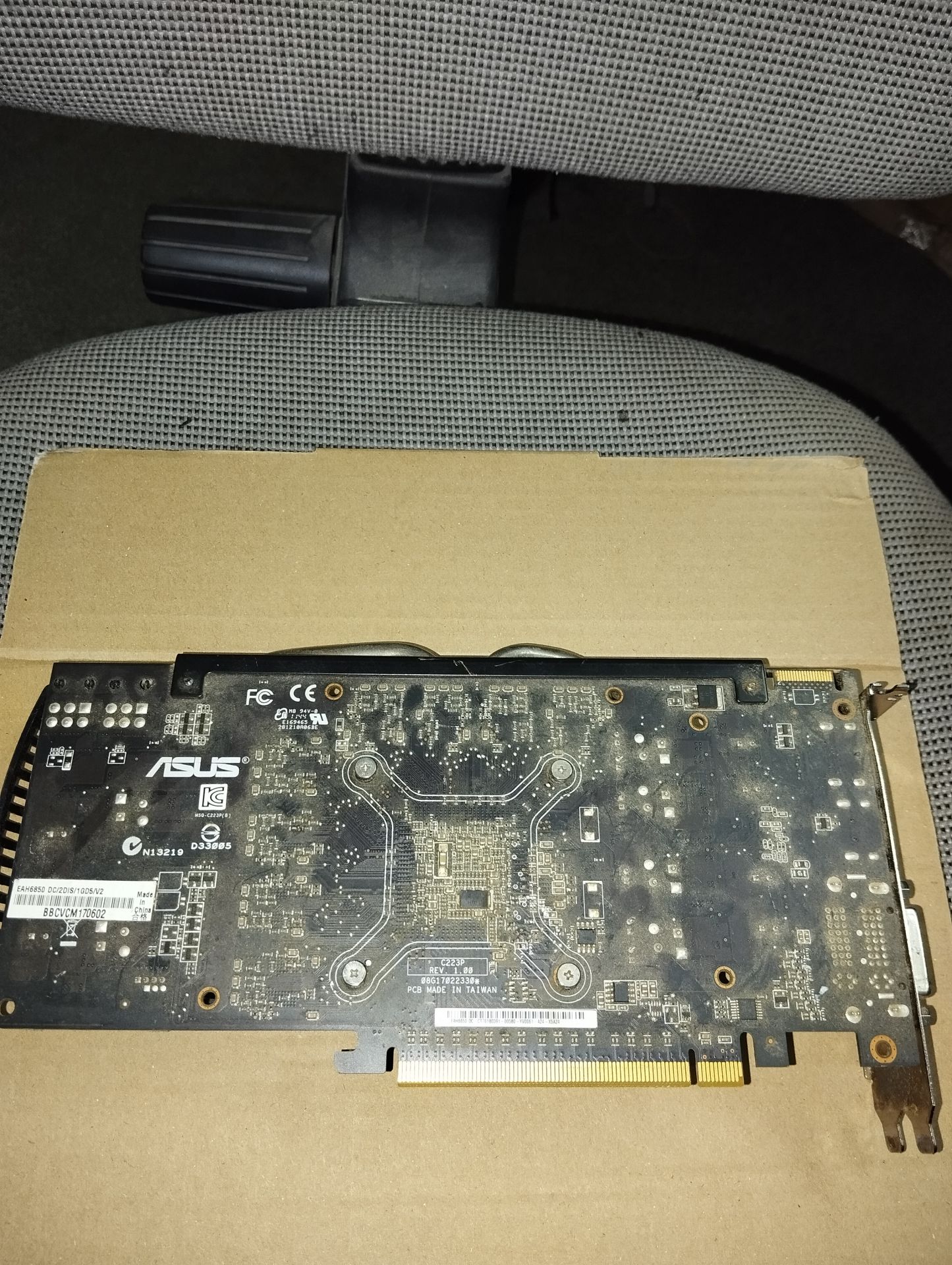 Asus EAH6850 1GD5 - фото фото фото 2