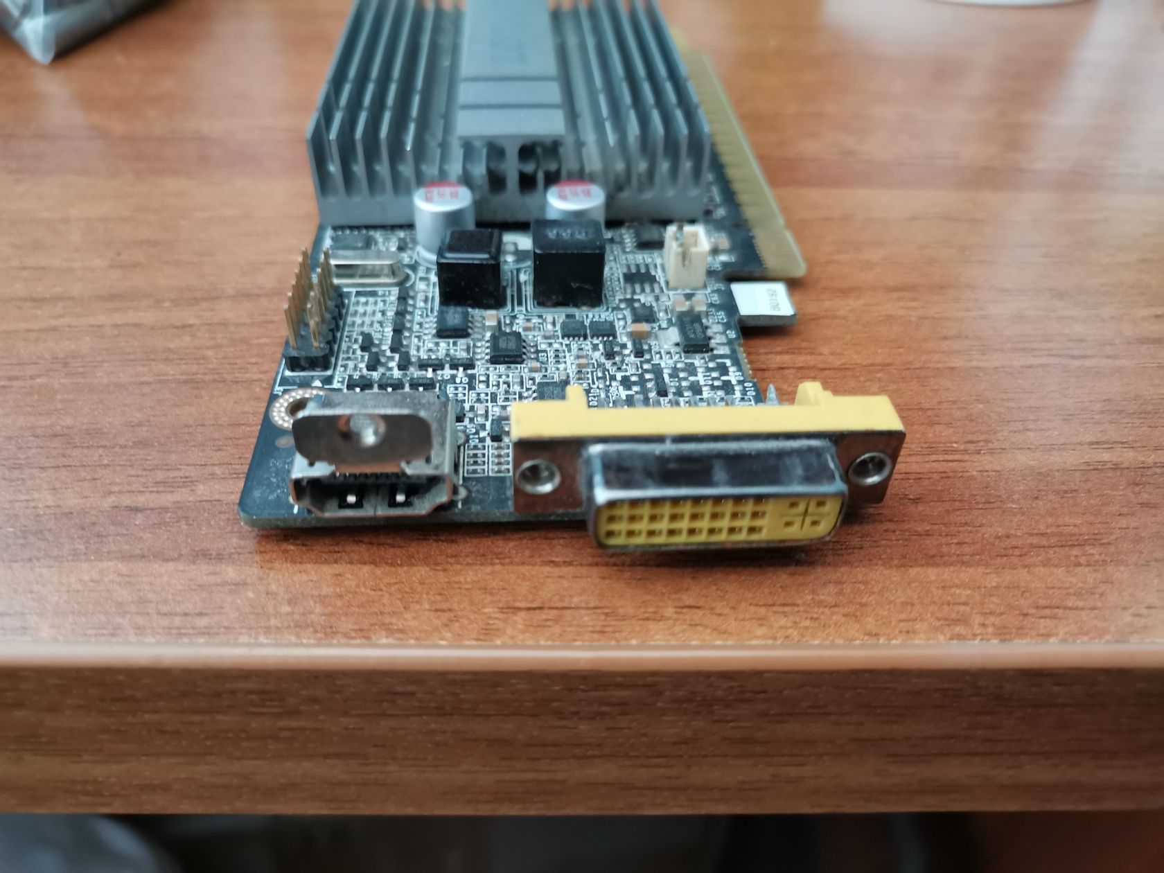 Видеокарта Zotac G210 DDR3 1gb - фото фото фото 1