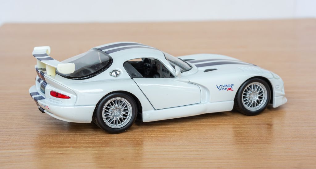 1:24 Dodge Viper GT2 1998 white, Maisto #10207 - фото фото фото 5