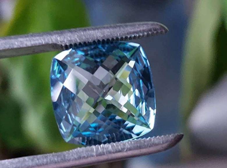 Натуральный топаз 10.86 ct  14 x 14 mm - фото фото фото 6