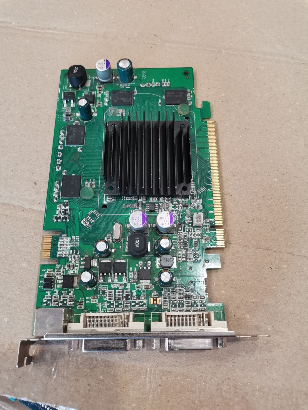Видеокарта GeForce 7600GT 256mb GDDR3 128bit PCI-Express x16 - фото фото фото 0