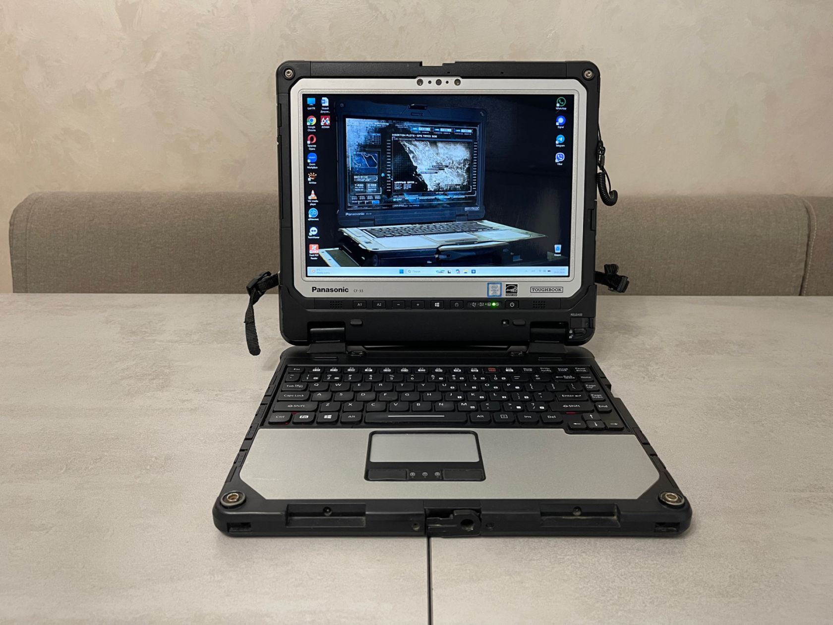 Захищений ноутбук-планшет Panasonic Toughbook CF-33, 12", i7-7600U, 16GB, 256GB, 4G LTE - фото фото фото 0