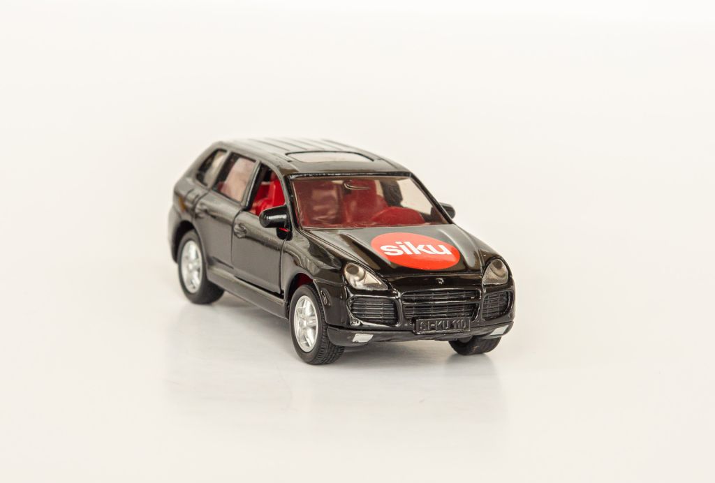 1:55 Porsche Cayenne Turbo black, Siku #1062 - фото фото фото 4