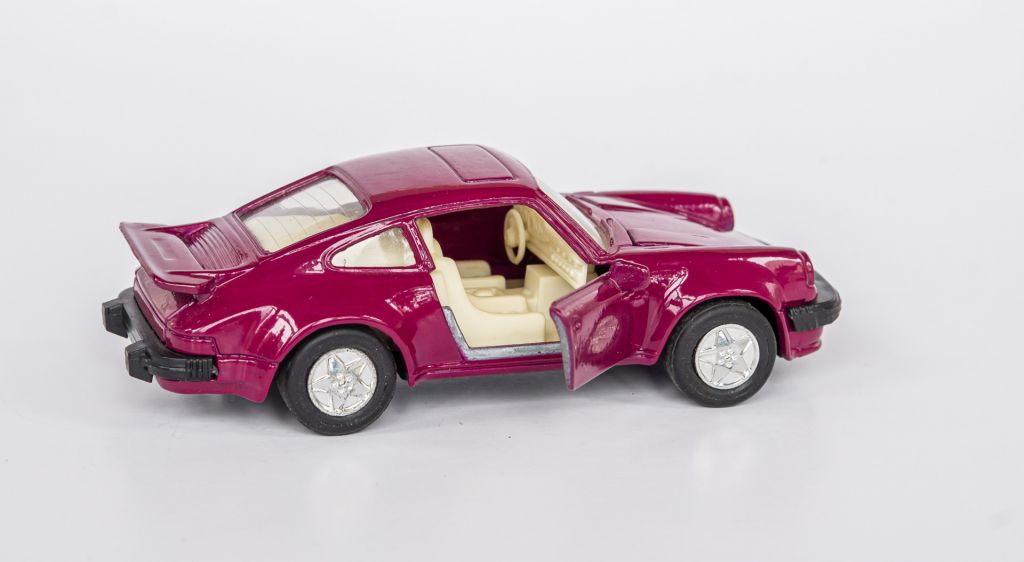 1:36 Porsche 911  (930) Turbo 1974-89 violet, WELLY #9040 - фото фото фото 4
