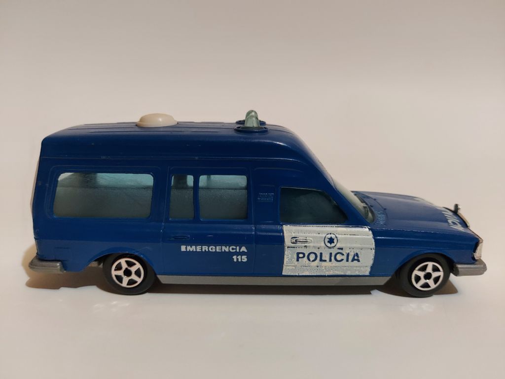 Norev 1:43 Mercedes Policia Ambulance - фото фото фото 5
