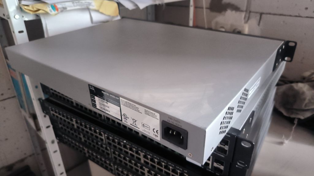 Комутатори CISCO SF200-48 POE Smart Swith - фото фото фото 4