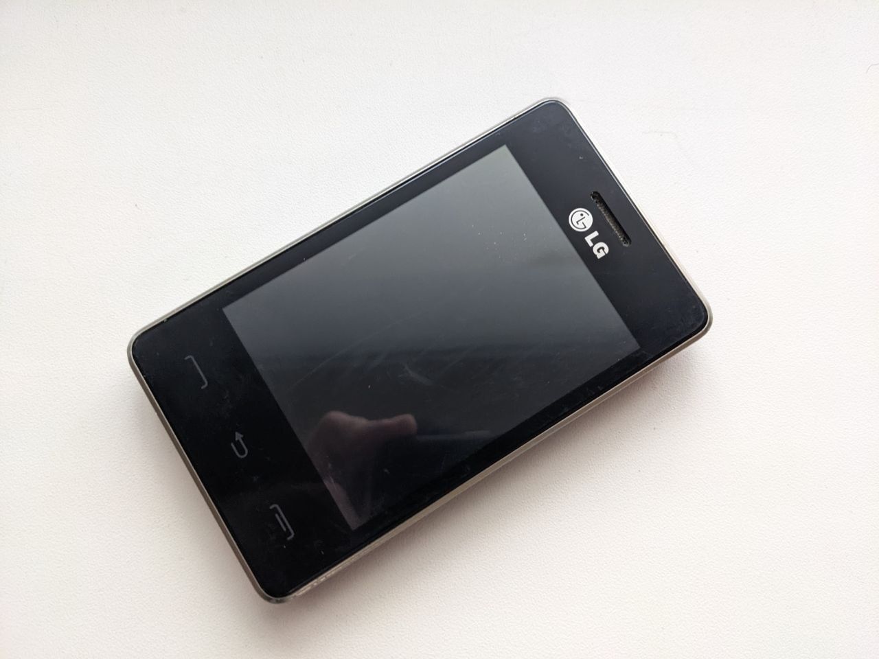 Мобільний телефон Lg  t370 red бу. - фото фото фото 3