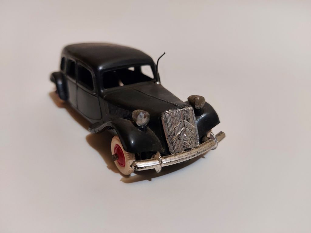 Norev 1:43  (plastic) Citroen 15-Six Familiale - фото фото фото 5