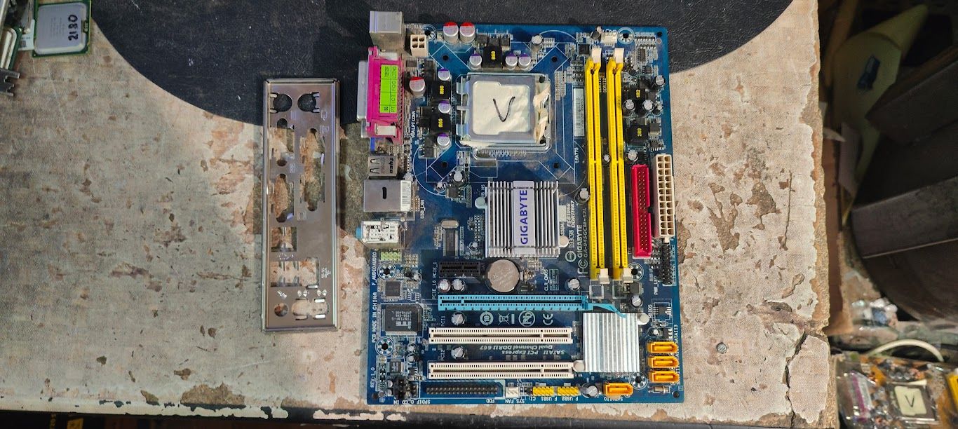 Мат. плата Gigabyte GA-945GCM-S2L rev1.0 LGA775 i945GC SATA MicroATX 2DDR2 № 240807102 - фото фото фото 0