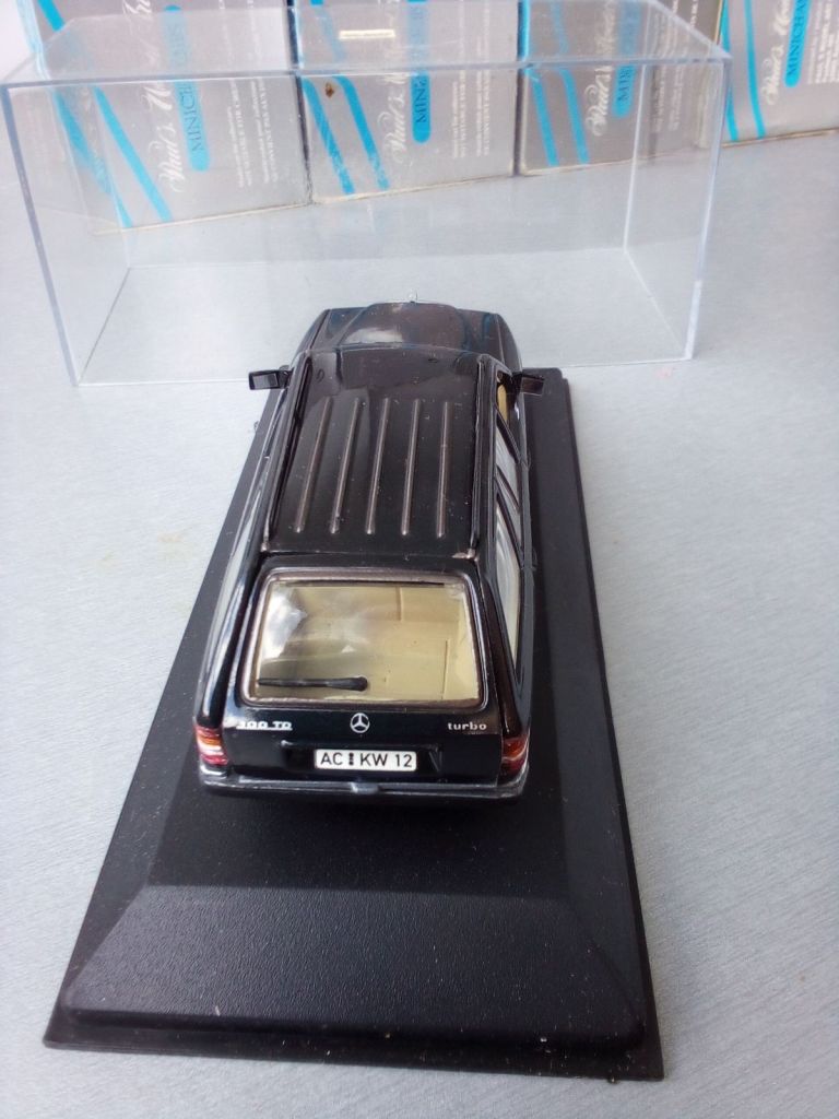1/43 Minichamps Mercedes Benz 300 TE 1990 - фото фото фото 3