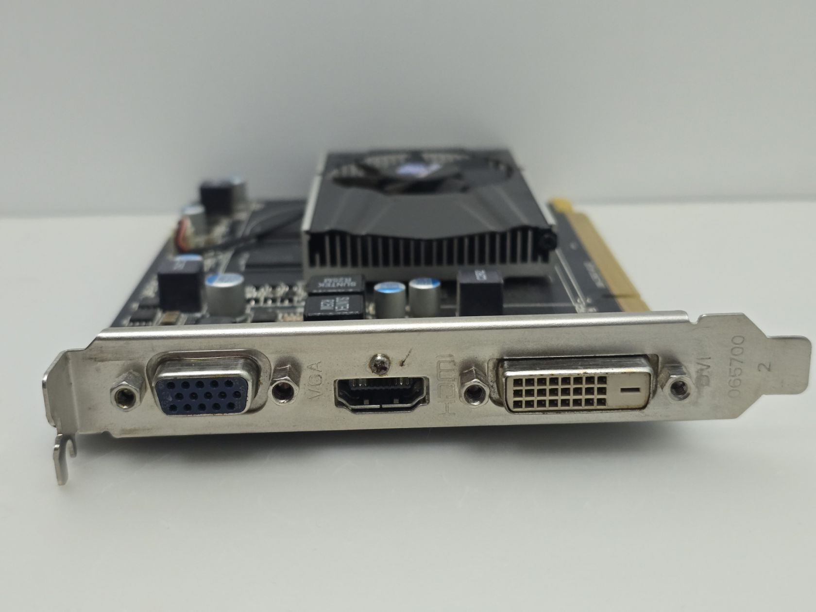 Видеокарта Sapphire Radeon R7 240 1GB  (GDDR5,128 Bit,HDMI,PCI-Ex,Б/у) - фото фото фото 1