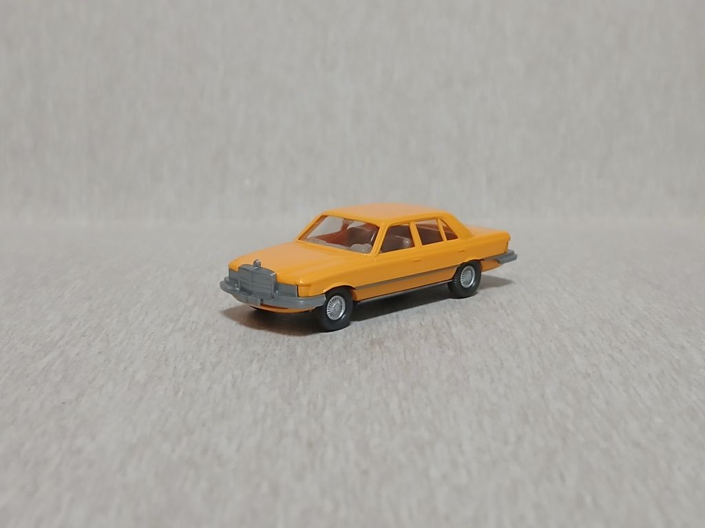 Автомобіль MB 450 SE. WIKING 1:87 H0  (11748/3). - фото фото фото 0