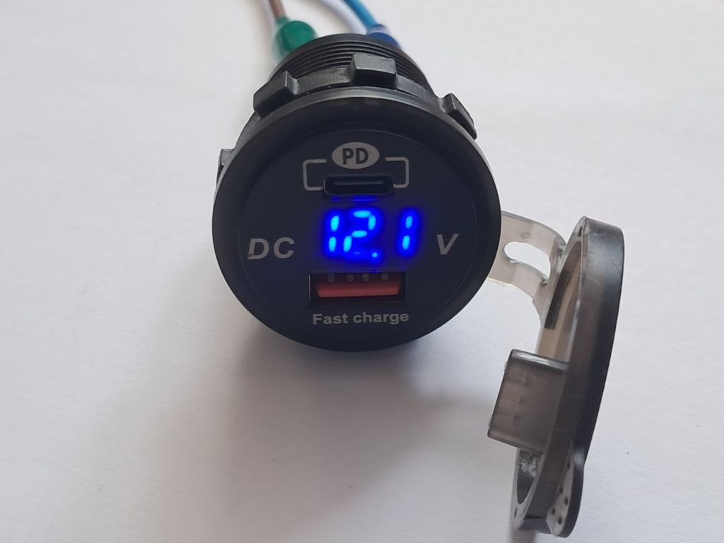 Врізний адаптер ( зарядка) USB PD USB-C з вольтметром - фото фото фото 1