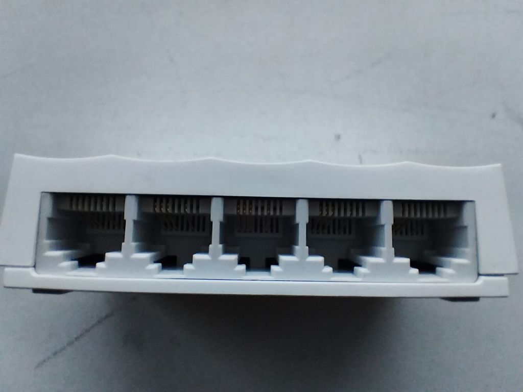 Комутатор TP-LINK LS1005 - фото фото фото 3