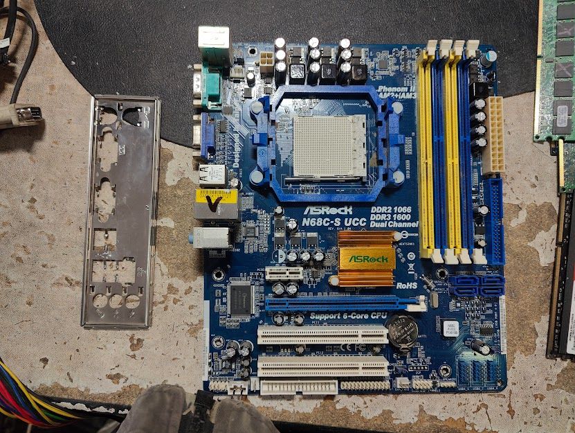 Мат. плата ASRock N68C-S UCC Socket AM2+ AM3 SATA RAID MicroATX 2DDR2+2DDR3 № 251305113 - фото фото фото 0