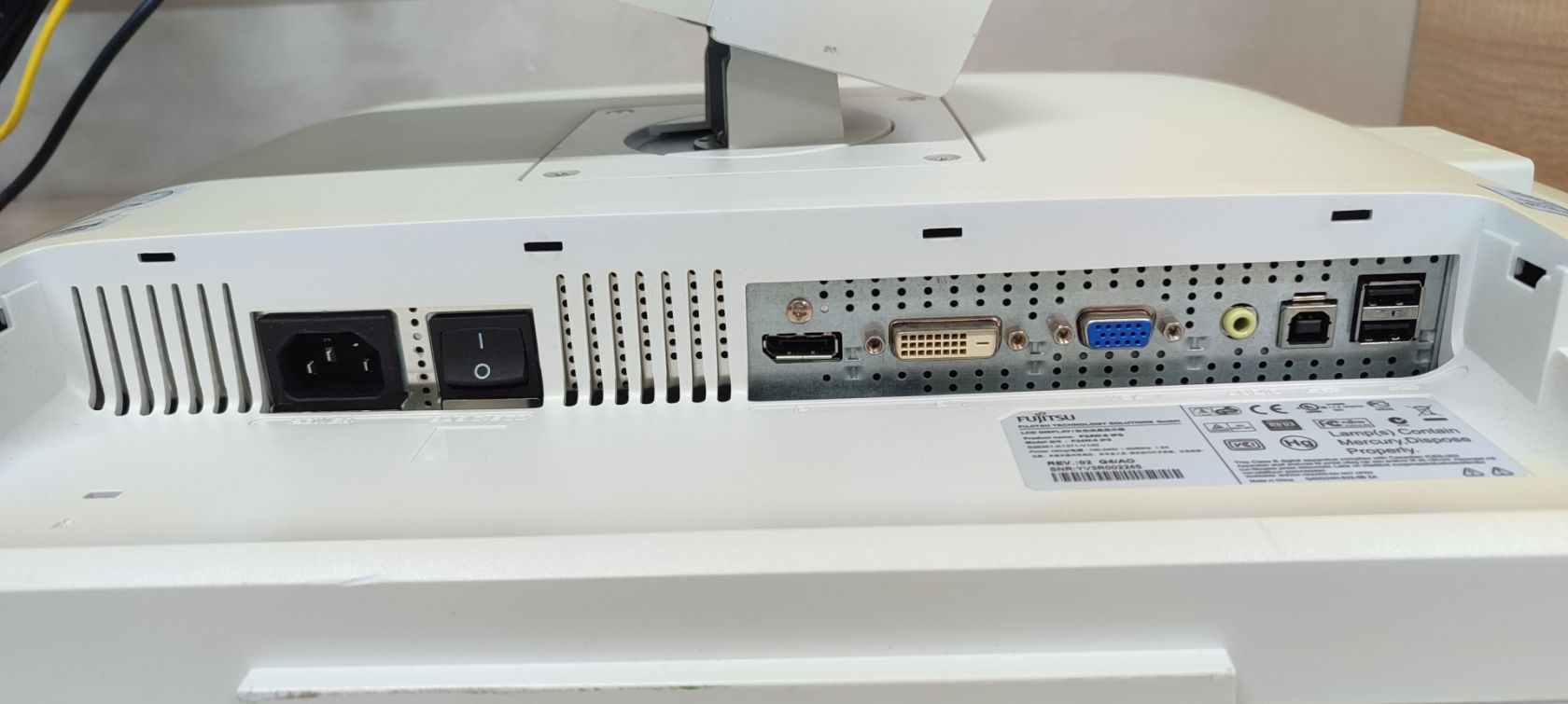 Монітор Fujitsu P24W-6 24" Full HD IPS - Б/В - фото фото фото 3