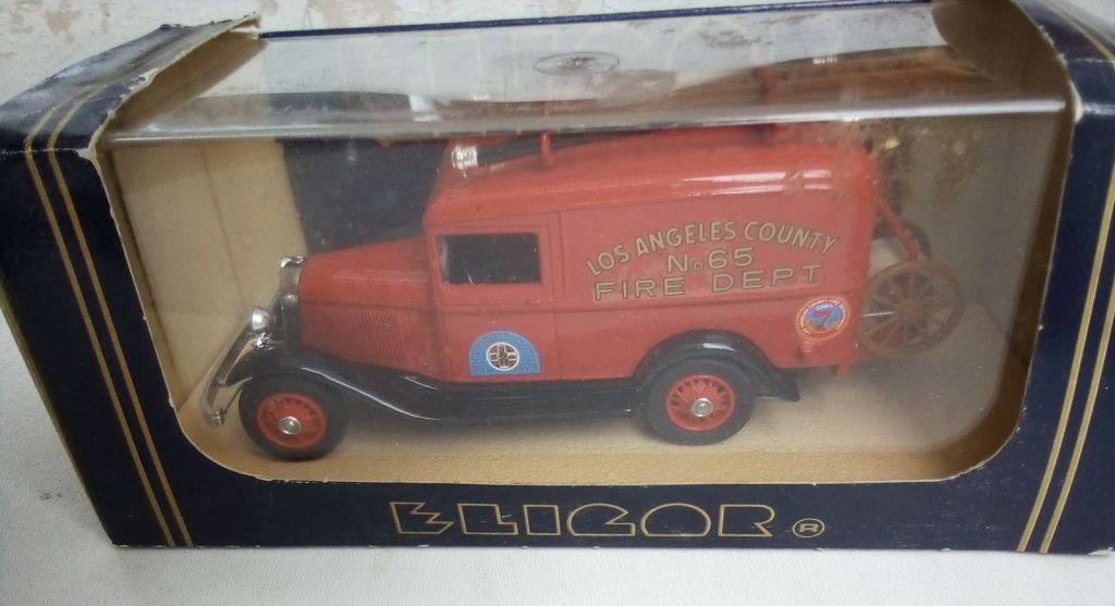 1/43 ELIGOR FORD V8 1934 FOURGON POMPIERS LA. - фото фото фото 0