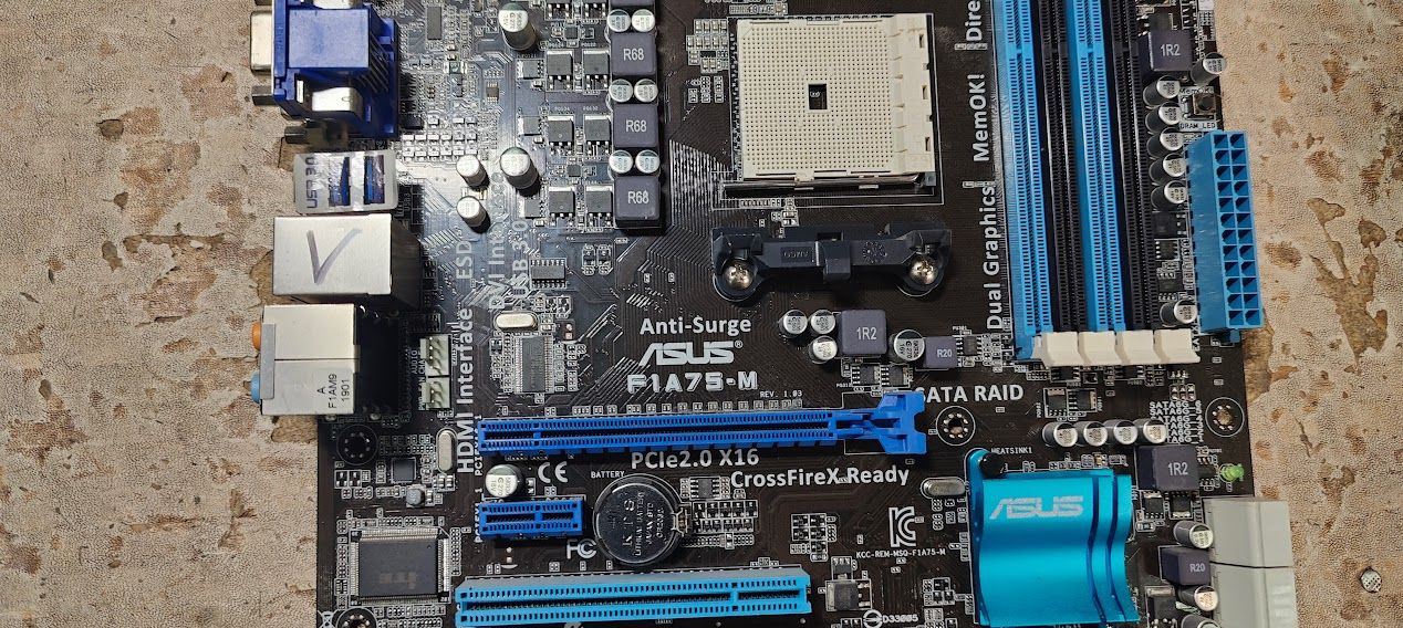 Мат. плата Asus F1A75-M Socket FM1 AMD A75 SATA RAID MicroATX 4DDR3 № 241705105 - фото фото фото 1