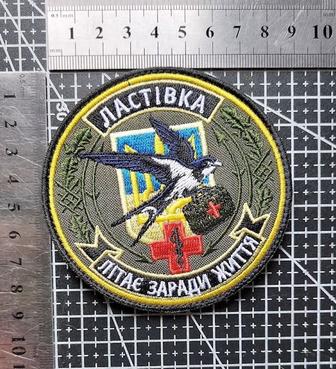 Шеврон Украина ЛАСТІВКА ЛІТАЄ ЗАРАДИ ЖИТТЯ мед № 4020 - фото фото фото 1