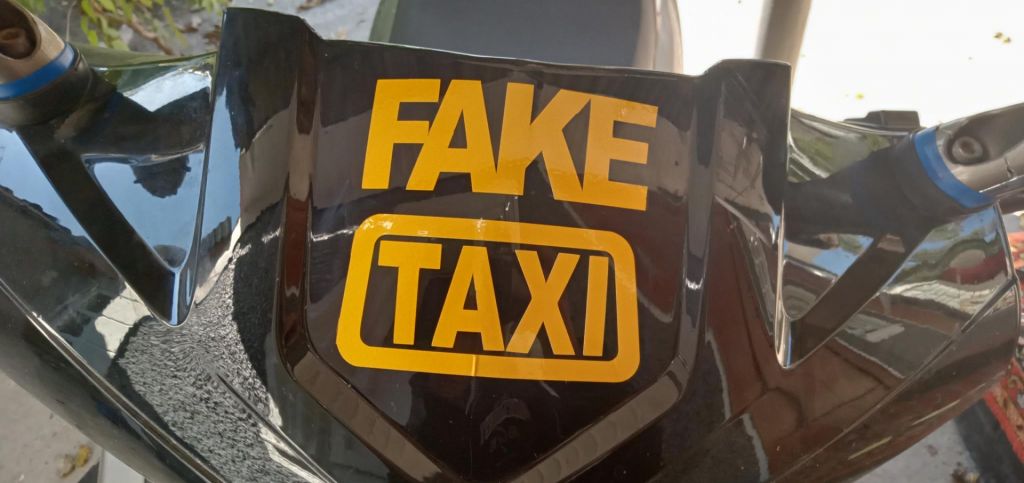 Наклейка на авто FakeTaxi Белая - фото фото фото 4