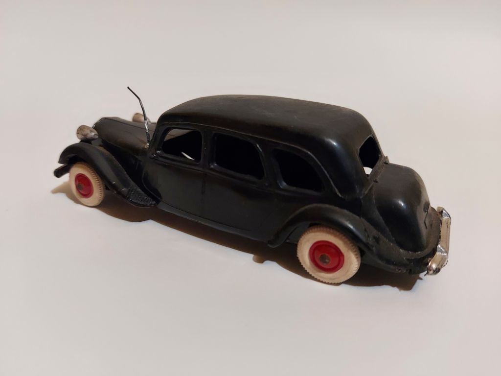 Norev 1:43  (plastic) Citroen 15-Six Familiale - фото фото фото 3