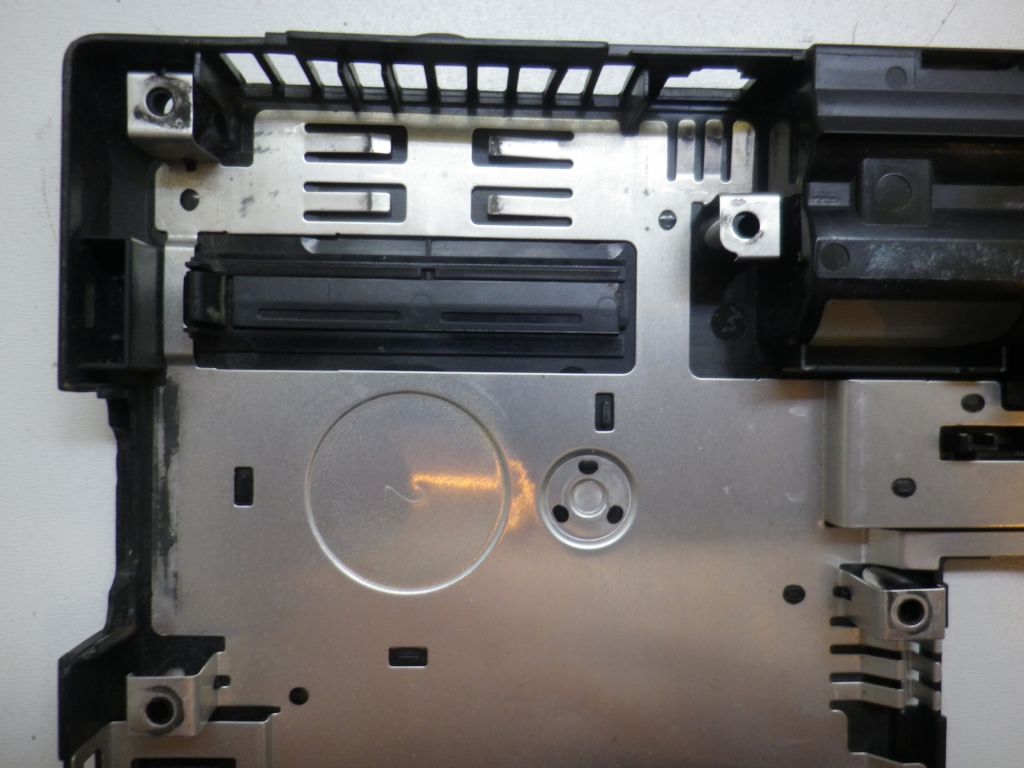 Б/У Корпус низ  (піддон) без сервісних кришок на Fujitsu LIFEBOOK E782 - фото фото фото 2